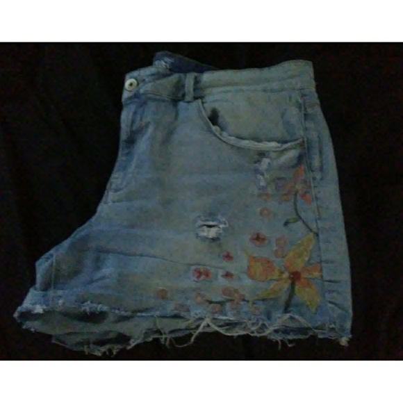 Shorts - Picture 2 of 2